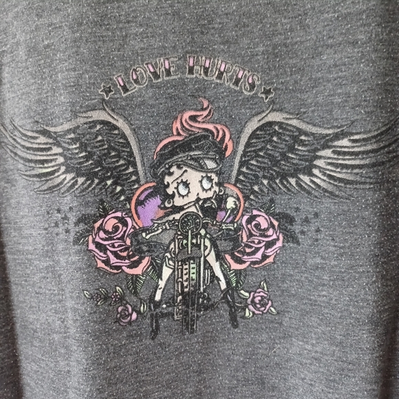 Betty Boop "Love Hurts" T-shirt - Picture 2 of 9